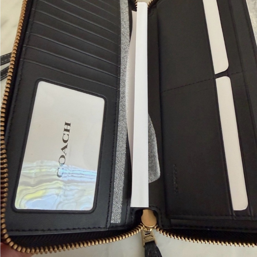 NWOT $225 Coach Essential Continental Wallet - Picture 2 of 4
